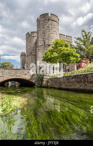 Westgate Towers auf dem großen Fluss Stour in Canterbury Stockfoto