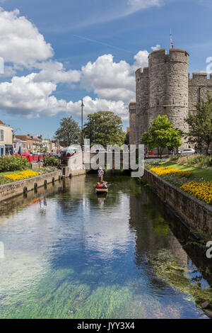 Westgate towers St dunstans auf dem großen Fluss Stour in Canterbury Stockfoto