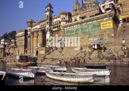 Munshi Ghat auf dem Ganges, Varanasi (Benares, Banaras, Kashi), Indien Stockfoto