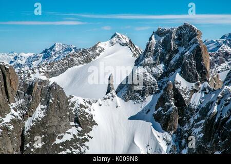 Luftaufnahme des Pizzo Torrone mit seinen berühmten Granitartigen Nadel, Valmasino. Valtellina Lombardei Italien Europa Stockfoto