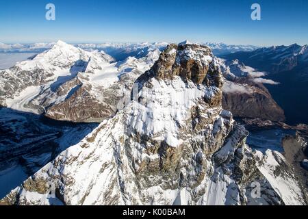 Luftaufnahme der italienische Seite des Matterhorns im Winter. Zermatt, Wallis, Schweiz. Stockfoto