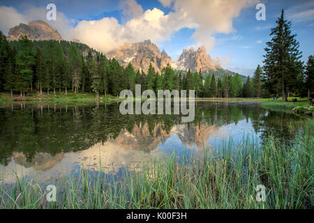 Cadini di Misurina Gruppe in See bei Sonnenuntergang Antorno wider. Auronzo des Cadore Veneto Sextner Dolomiten Italien Europa Stockfoto