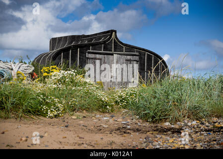 Hering Boot konvertiert Hütten auf die Heilige Insel von Lindisfarne aus der Northumberland Küste im Nordosten von England. Stockfoto