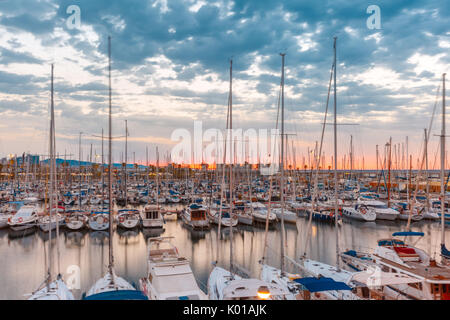 Marina Port Vell bei Sonnenaufgang, Barcelona, Spanien Stockfoto