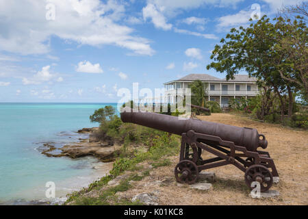 Die Kanone im Fort St. James umgibt die klare Karibik Saint John Antigua und Barbuda Leeward-Inseln Westindien Stockfoto