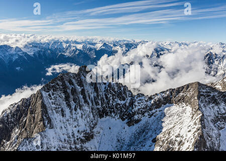 Luftaufnahme der schneebedeckten Sasso Manduino Val dei Ratti Chiavenna Tals Veltlin Lombardei Italien Europa Stockfoto