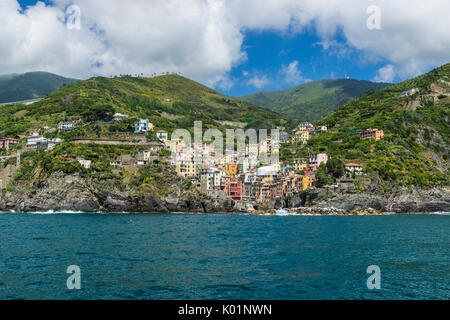 Bunte Häuser und typische Architektur von Riomaggiore Cinque Terre Nationalpark Provinz von La Spezia Ligurien Italien Europa Stockfoto