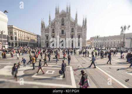 Blick auf den Platz und den gotischen Dom das Symbol von Mailand Lombardei Italien Europa Stockfoto