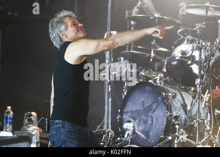 ENDICOTT, NY - 23 AUG 18: Sänger Jon Bon Jovi führt an - Joie Golfplatz am 18. August 2017 in Endicott, New York. Stockfoto