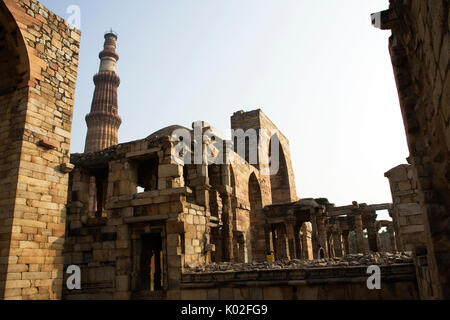 Stein Strukturen im Qutub Minar Complex, New Delhi, Indien, Asien Hochgeladen am 27 Jun 17 akzeptiert Stockfoto