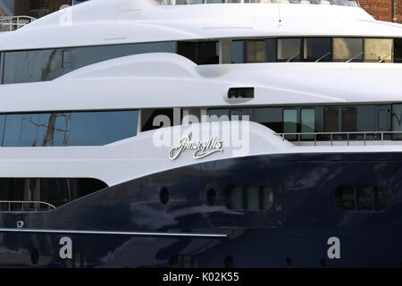 Superyacht Amaryllis Anker auf James Watt Dock Marina in Greenock, Schottland Mit: Superyacht Amaryllis Wo: Greenock, Motorradtouren, Großbritannien Wann: 20 Aug 2017 Quelle: WENN.com Stockfoto