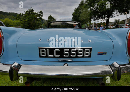 Blue Classic Sunbeam draußen geparkt. DVLA reg BLC 559 B. alle Autos in Großbritannien gehört zur dvlc. Classic blau Auto mit schönen Chrom Stoßfänger hinten: August 2017 Stockfoto