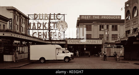 SEATTLE, WA - AUG 14: Public Market Center in der Innenstadt am 14. August 2015 in Seattle. Seattle ist die größte Stadt im Zustand von Washington und Stockfoto