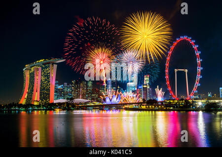 Feuerwerk in Singapur. Stockfoto