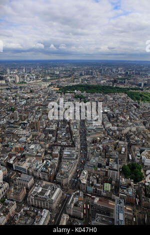 Eine Luftaufnahme, die Regent Street in Richtung Buckingham Palace und Westminster Stockfoto