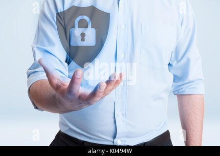 Männliche Holding futuristische Hologramm mit gesperrt Schild für Online Business Security Stockfoto