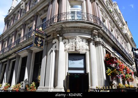 Die Admiralität Pub, Trafalgar Square, London, England, Großbritannien Stockfoto