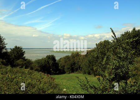 Blick über die Baie de Somme, Cayeux sur Mer von der Rue de la Chapelle Saint Valery sur Somme, Somme, Hauts-de-France, Frankreich Stockfoto