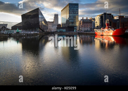Liverpool Albert Dock in der Dämmerung Stockfoto
