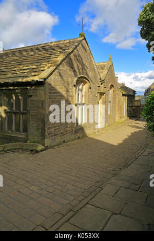 Alte Schule Zimmer, von Patrick Brontë in 1832 gebaut und unterrichtete an durch alle seine berühmten Kinder, Church Street, Haworth, West Yorkshire, England, UK. Stockfoto