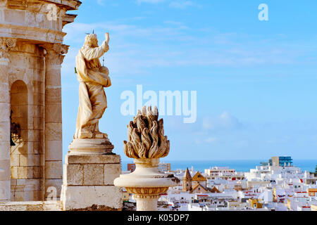 einen tollen Blick auf die Dächer von Cadiz, Spanien, aus der Glockenturm der Kathedrale Stockfoto