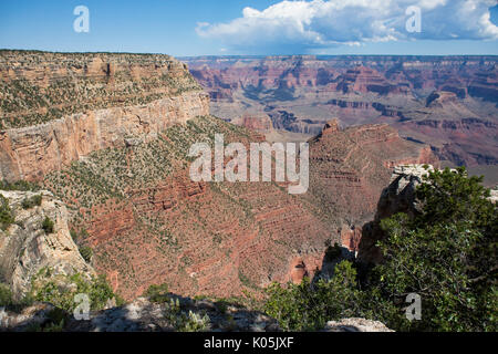 Blick über den Grand Canyon im Bundesstaat Arizona, wie die Sonnenuntergänge über dieses natürliche Phänomen vom South Rim gesehen. Stockfoto