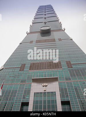 Taipei 101 perspektivische Ansicht von der Unterseite Stockfoto