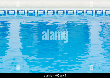 Schwimmbad in Spanisch urlaub villa Hintergrund Stockfoto