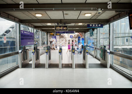 Ticket Barrieren am Londoner Bahnhof Paddington station Stockfoto