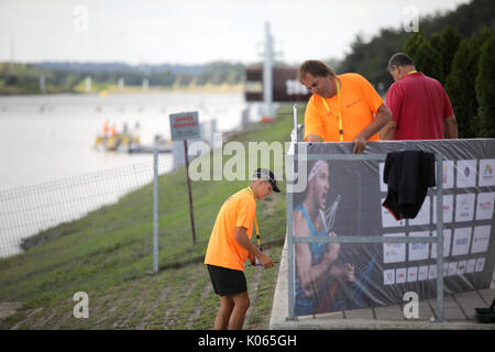 Racice, Tschechische Republik. 21 Aug, 2017. Die Atmosphäre in Racice Areal vor der 2017 ICF Canoe Sprint Wm Racice, Tschechische Republik am Montag, 21. August 2017. Credit: Ondrej Hajek/CTK Photo/Alamy leben Nachrichten Stockfoto