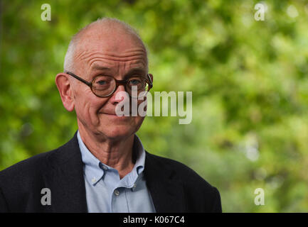 Edinburgh International Book Festival, Schottland, Großbritannien. 21 Aug, 2017. Edinburgh International Book Festival Montag, den 21. August. Henry Thomas Marsh CBE FRCS ist einer der führenden britischen Neurochirurg und Pionier auf dem Gebiet der NEUROCHIRURGISCHEN Fortschritte in der Ukraine. Credit: Stuart Cobley/Alamy leben Nachrichten Stockfoto