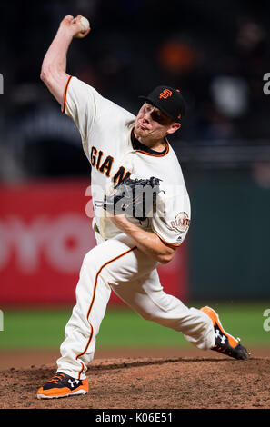 San Francisco, USA. 21 Aug, 2017. 21. August 2017: San Francisco Giants Entlastung Krug Marke Melancon (41) Werfen im achten Inning, während ein MLB-Spiel zwischen den Milwaukee Brewers und die San Francisco Giants bei AT&T Park in San Francisco, Kalifornien. Valerie Shoaps/CSM Credit: Cal Sport Media/Alamy leben Nachrichten Stockfoto