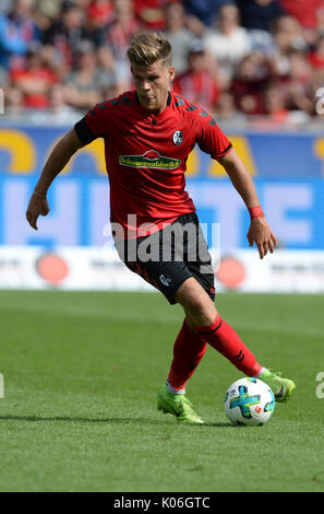 Freiburger Florian Niederlechner in Aktion während der deutschen Bundesliga Fußballspiel zwischen der SC Freiburg und Eintracht Frankfurt im Schwarzwald Stadion in Freiburg, Deutschland, 20. August 2017. Foto: Patrick Seeger/dpa Stockfoto