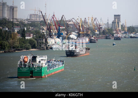 Schiffe am Fluss Don in Rostow, Russland, 21. August 2017. Rostow ist einer der russischen Städte, die Fußballspiele während der FIFA WM 2018. Foto: Marius Becker/dpa Stockfoto