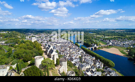 Luftaufnahme von Chinon Stadt Burg in Indre-et-Loire, Frankreich Stockfoto