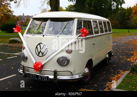 Hochzeit Autos, wobei die Braut oder Partner und wer ist ihm oder ihr Weg zur Zeremonie, und dann die NEU - ehepaar an die Rezeption. Stockfoto