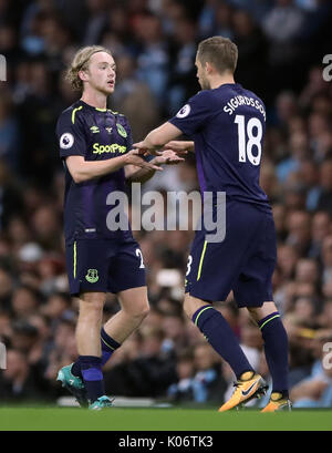 Everton ist Tom Davies ist für Gylfi Sigurdsson während der Premier League Match an der Etihad Stadium, Manchester ersetzt. Stockfoto