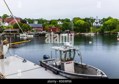 Rockport, USA - Juni 9, 2017: Hafenmeister Zeichen auf dem Boot in kleinen Maine Village Marina Stockfoto