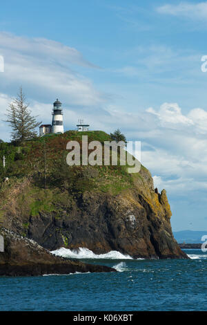 Kap Enttäuschung Leuchtturm an der Küste von Washington am Nachmittag in der Nähe von Sunset. USA Stockfoto