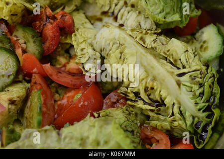 Frisch bio Salat bereit zu essen gemacht Stockfoto