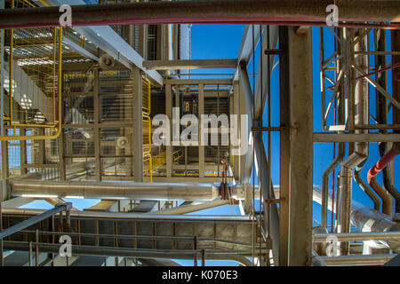 Industrie Struktur stahl Metall arquiteture Vertikale parallele Rohre Stockfoto