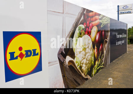 Werbetafeln rund um den Standort einer neuen Lidl Supermarkt Heacham in Norfolk entwickelt wird. Stockfoto