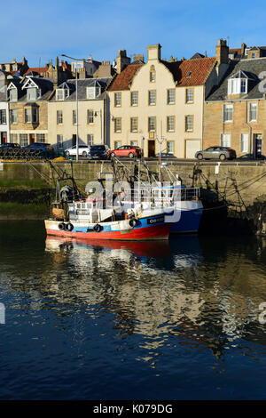 Fischerboote in Pittenweem Hafen in East Neuk of Fife, Schottland, Vereinigtes Königreich Stockfoto