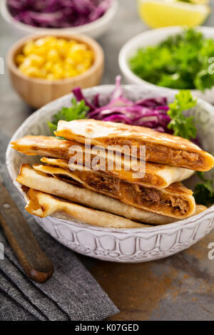 Zog Schweinefleisch quesadillas Stockfoto