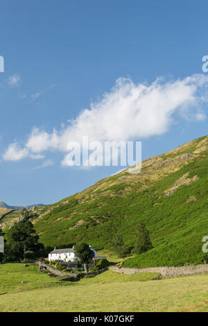 Stone Cottage und Piper Haus, gelegen unter dem Hohen Rigg, süd-östlich von Keswick und zwischen den Naddle Beck und St. John's in der Vale, Lake District Stockfoto