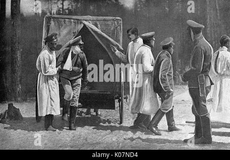 Verwundete, Ankunft im Feldlazarett, Russland, WW1 Stockfoto