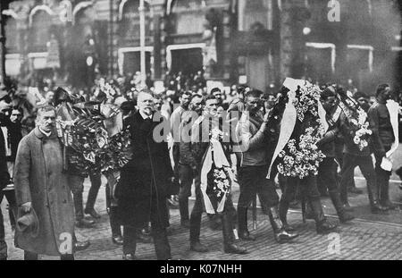 Öffentliche Beerdigung von Loyalisten während der Revolution, Russland Stockfoto