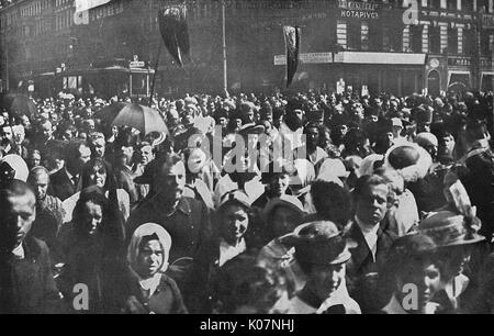 Öffentliche Beerdigung von Loyalisten während der Revolution, Russland Stockfoto