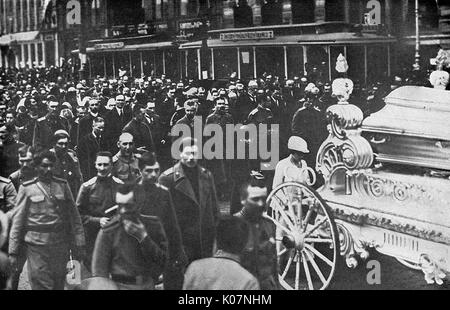 Öffentliche Beerdigung von Loyalisten während der Revolution, Russland Stockfoto