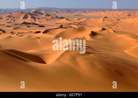 Sanddünen in der Tehak, Tadrart, Tassili n'Ajjer Nationalpark, Sahara, Algerien Stockfoto
